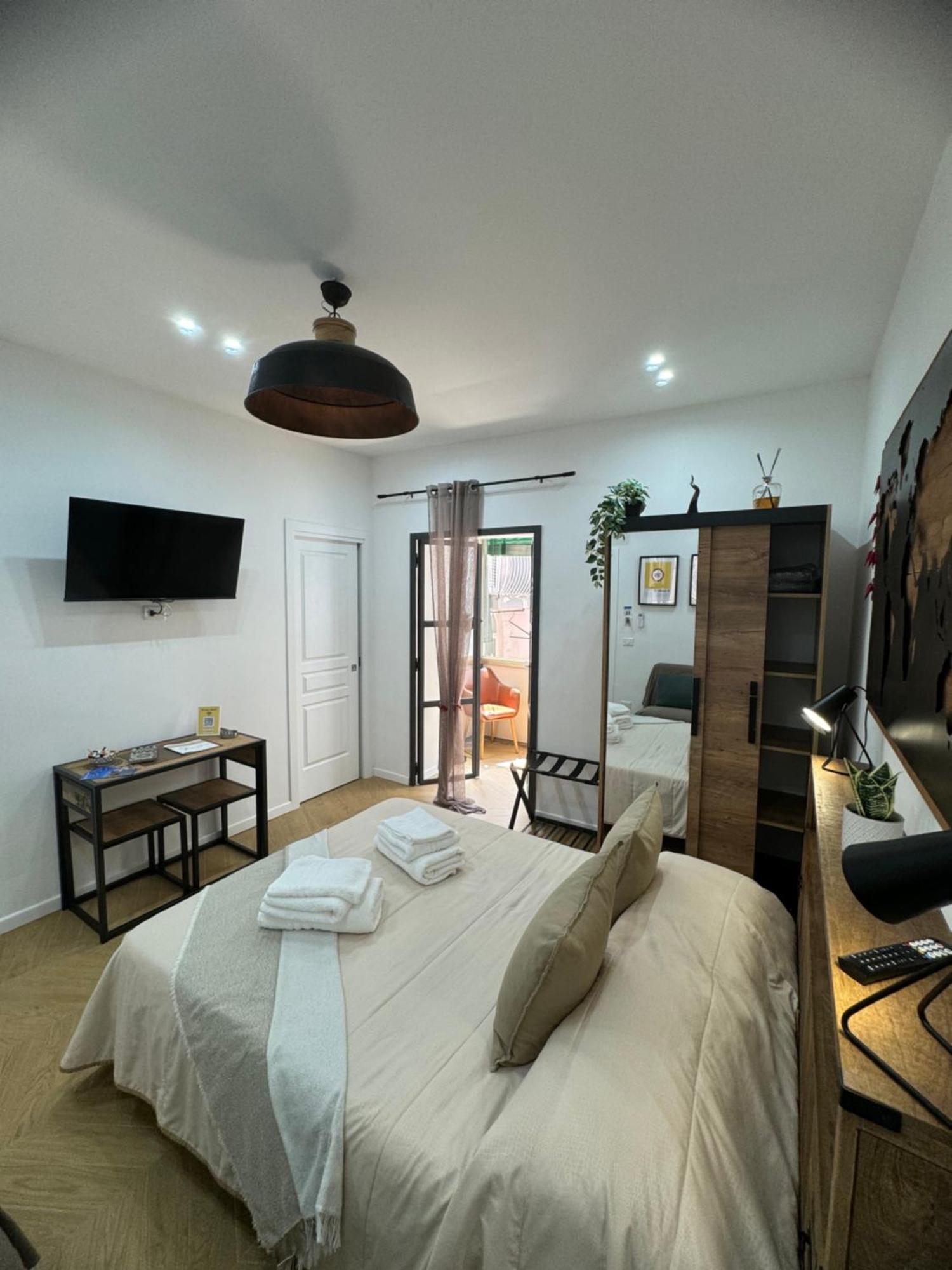 Gennarino Apartments - Panorama Suite With Balcony And Urban Loft Napoli Eksteriør bilde